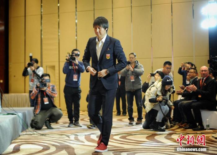 国足前路仍难预测，铁帅愿倾其所有带来新风与