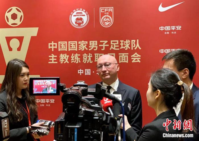 国足前路仍难预测，铁帅愿倾其所有带来新风与