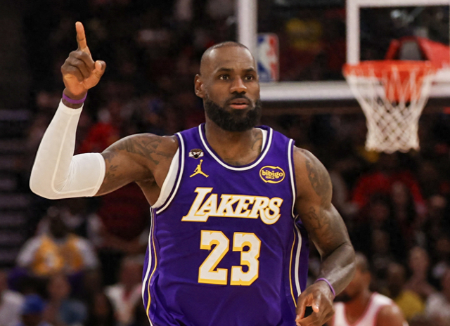 41岁詹姆斯砍30+命中率超