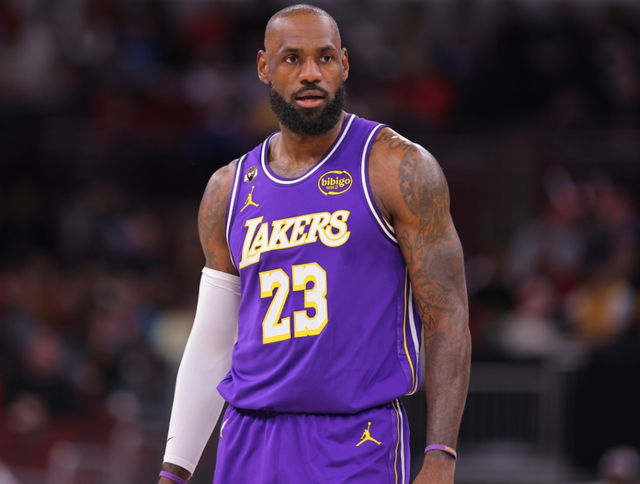 41岁詹姆斯砍30+命中率超90% 创NBA最老纪录