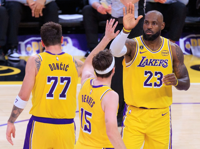 41岁詹姆斯砍30+命中率超90% 创NBA最老纪录