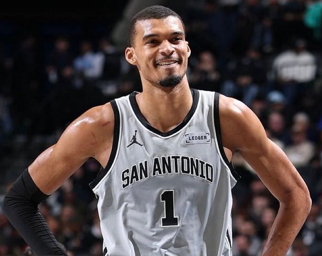 文班亚马41分16篮板力压老詹当选NBA今日最佳球员