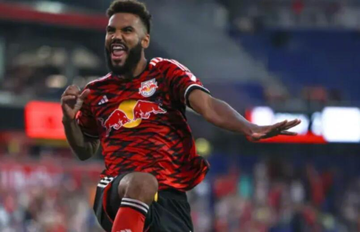 舒波-莫廷绝杀助纽约红牛1-1逼平多伦多FC