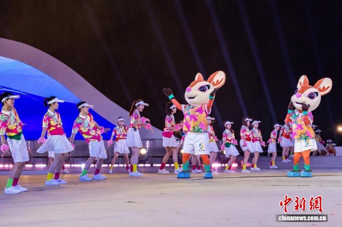 三亚亚沙会开幕式吉祥物“亚亚”化身主角，引