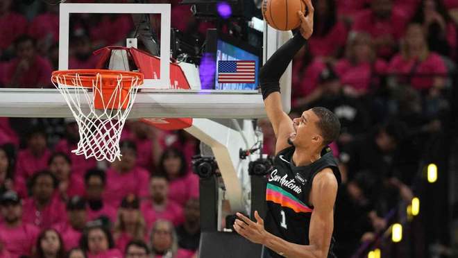 文班亚马扣篮未中成全场焦点 马刺力克开拓者首